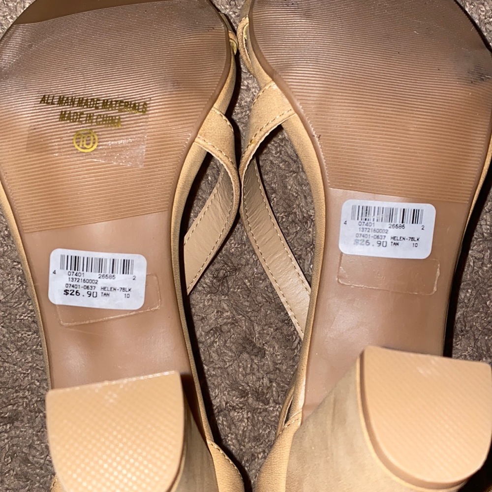 NWT tan heels - Picture 7 of 7